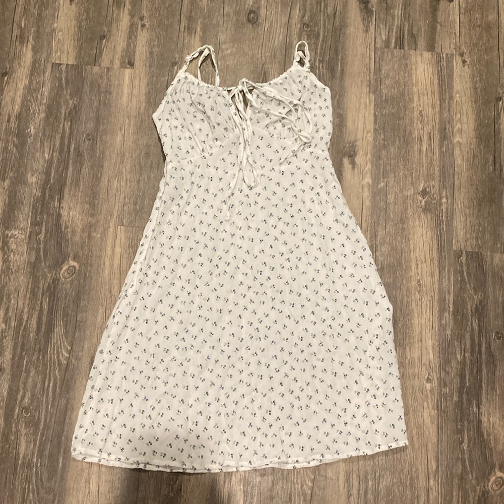 TRENDY Ditzy Floral Dress With Bust Ruching And Tie Has Zipper On Side